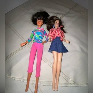 2 vintage Barbie dolls come with Barbie outfits in post